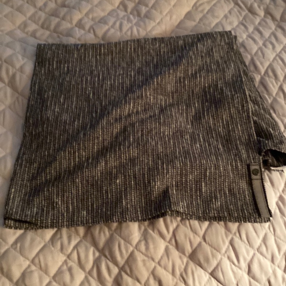 Lululemon infinity scarf 27x29